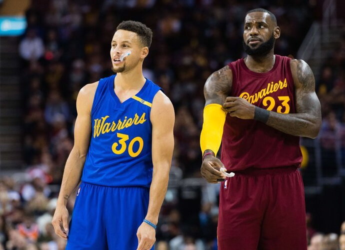 S.Curry ir L.Jamesas susidurs ir virtualiose NBA pirmenybėse (Scanpix nuotr.)