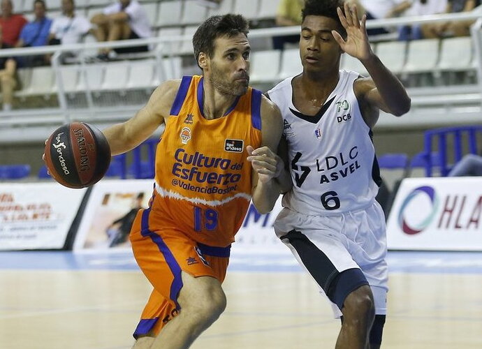 F.San Emeterio lieka Eurolygoje