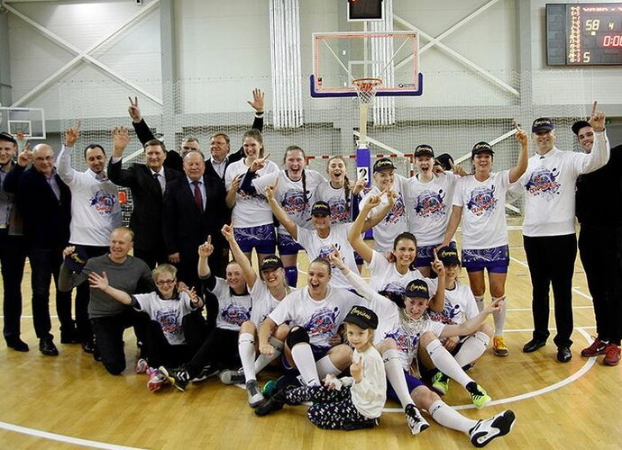 2016 metais LMKL čempionės žiedus atsiėmė „Hoptrans-Sirenos“
