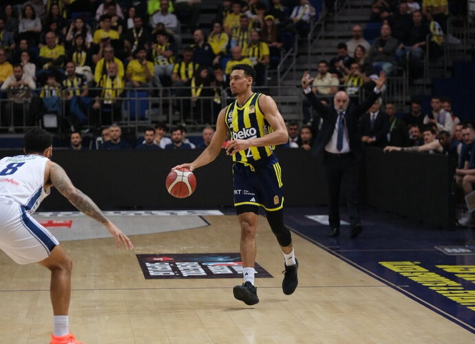 „Fenerbahče“ laimėjo derbį