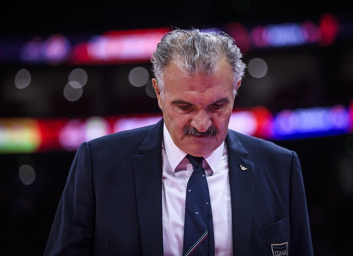 R.Sacchetti imasi legendinio klubo treniravimo (FIBA nuotr.)