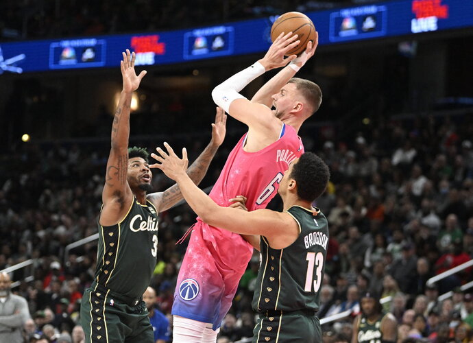 K.Porzingis buvo sunkiai sulaikomas (Scanpix nuotr.)