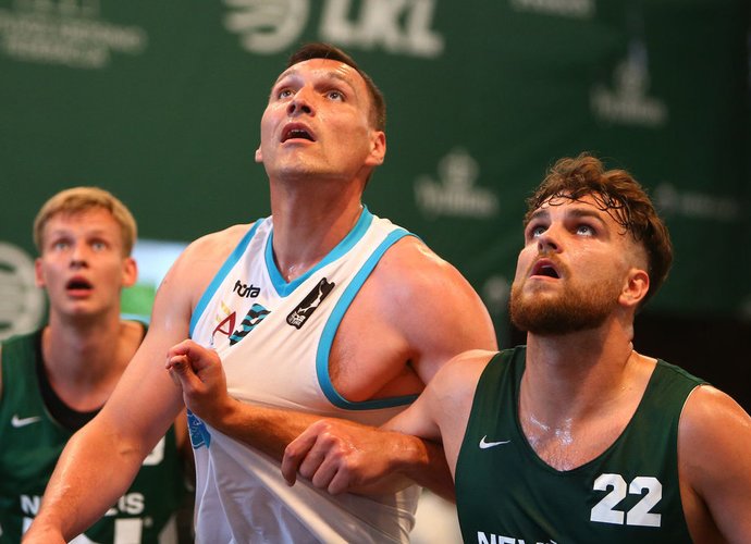 Žinomi žaidėjai susitiko 3x3 turnyre (Gintaro Šiupario nuotr.)
