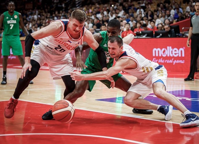 A.Voroncevičius (kairėje) buvo griežtas (FIBA nuotr.)