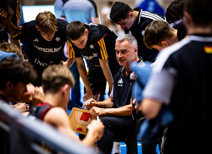 D.Bauermannas treniruoja Vokietijos 16-mečius (FIBA nuotr.)