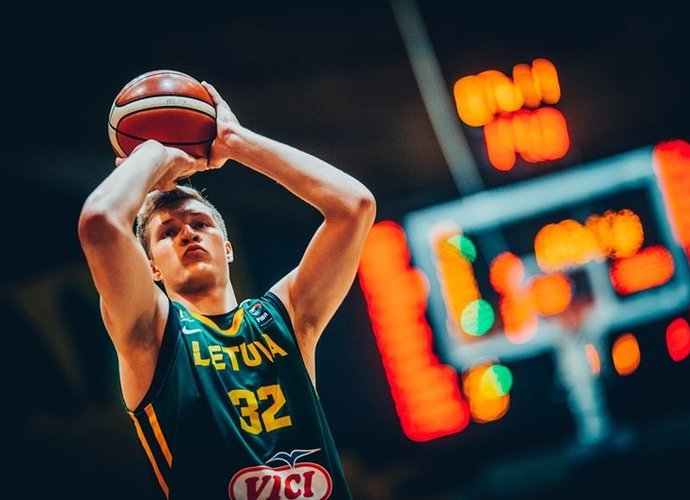 L.Kišūnas sieks įsitvirtinti solidžioje Konektikuto universiteto krepšinio programoje (FIBA Europe nuotr.)