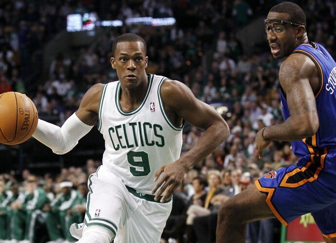 Rajonas Rondo yra antras daugiausia rezultatyvių perdavimų atlikęs krepšininkas Bostono klubo istorijoje (Scanpix nuotr.)