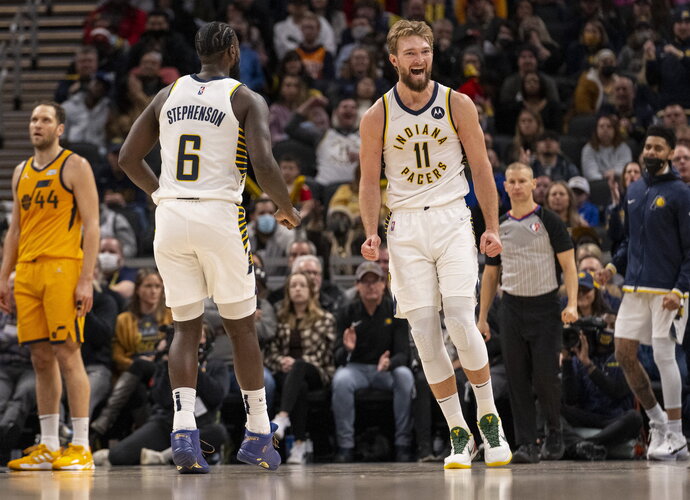 D.Sabonis aplenkė L.Kleizą (Scanpix nuotr.)