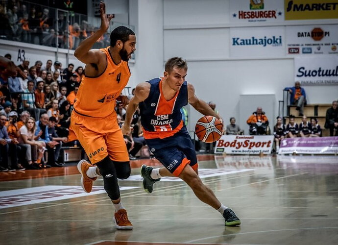 V.Kariniauskas netiksliai atakavo nuo baudų metimų linijos (FIBA Europe nuotr.)