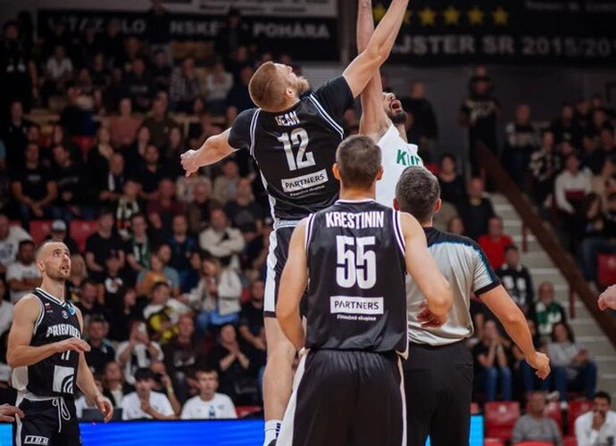 D.Krestininas atidarė tarptautinį frontą (FIBA nuotr.)