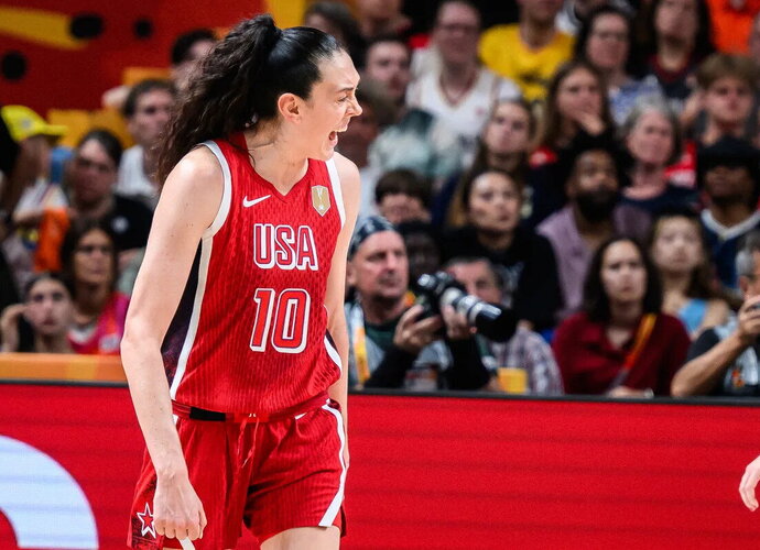 B.Stewart vedė amerikietes į finalą (FIBA nuotr.)