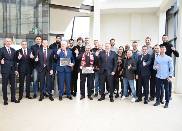„Lietkabelis“ sulaukė savivaldybės dovanos