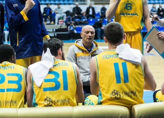 R.Butauto komanda subyrėjo