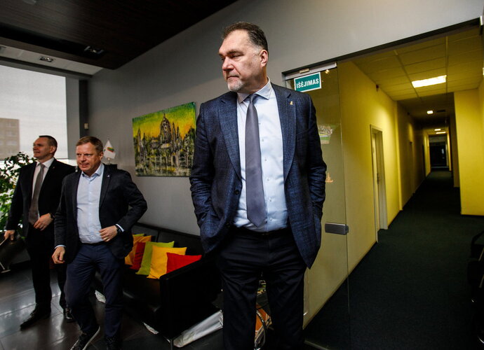 Arvydas Sabonis pasveikino sūnų (BNS nuotr.)