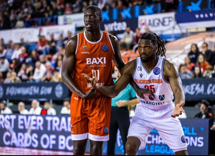 B.Massa keliasi į ASVEL (FIBA nuotr.)