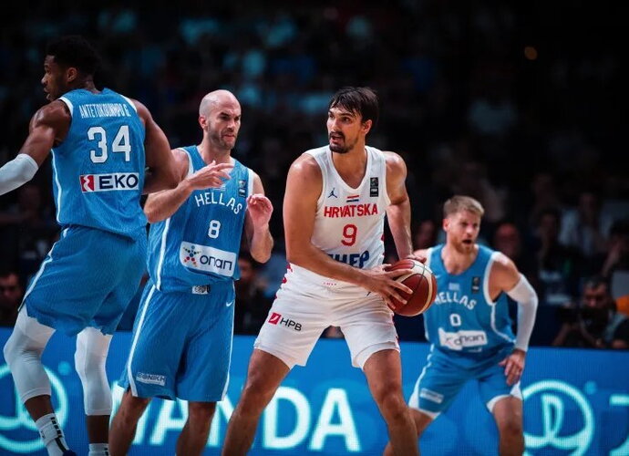 D.Šaričius buvo parblokštas ant žemės (FIBA nuotr.)