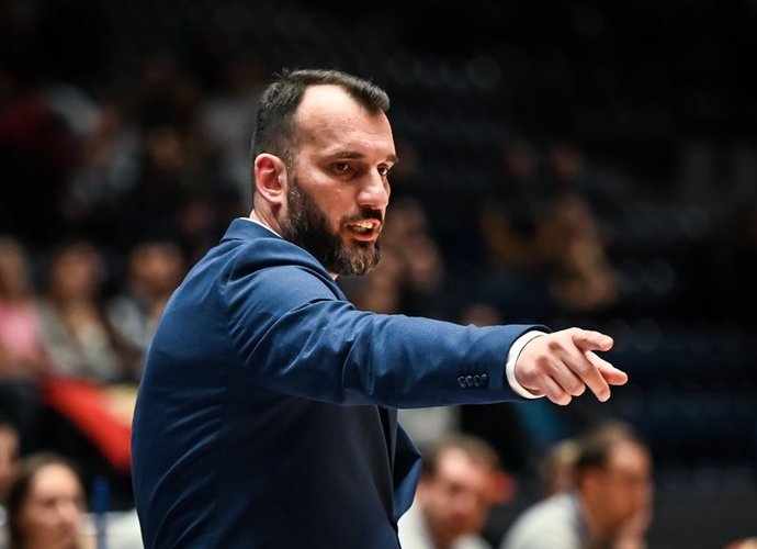 B.Radovičius sulauks N.Ivanovičiaus pagalbos (FIBA nuotr.)