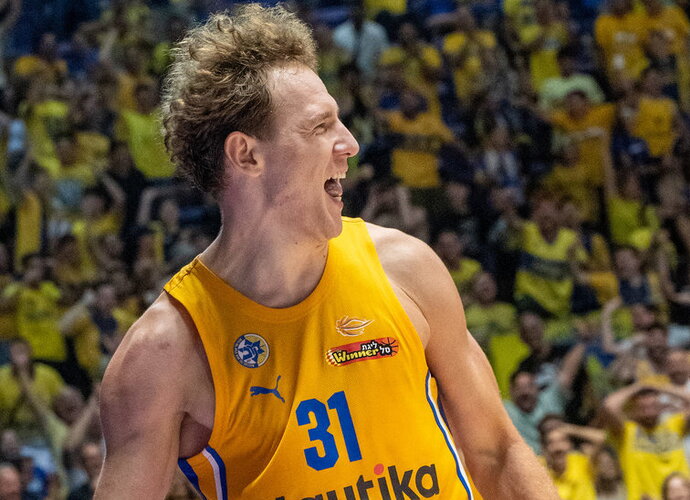 R.Jokubaitis pelnė 9 taškus