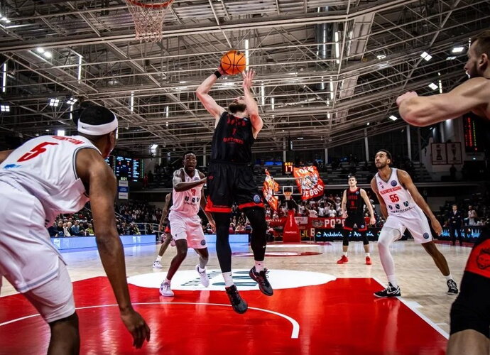 G.Radzevičius nuo pralaimėjimo neišgelbėjo (FIBA nuotr.)