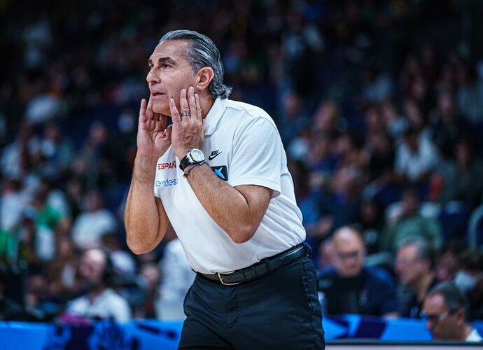 S.Scariolo toliau treniruos ispanus (FIBA Europe nuotr.)