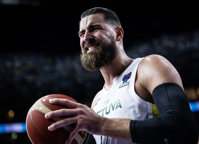 J.Valančiūnas nepateisino teisėjų klaidos (FIBA Europe nuotr.)