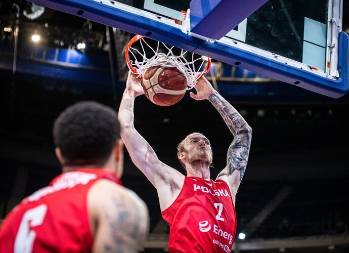Lenkai sunkiai laimėjo (FIBA nuotr.)