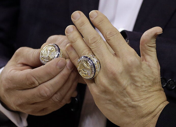 S.Nashas gaus NBA čempiono žiedą (Scanpix nuotr.)