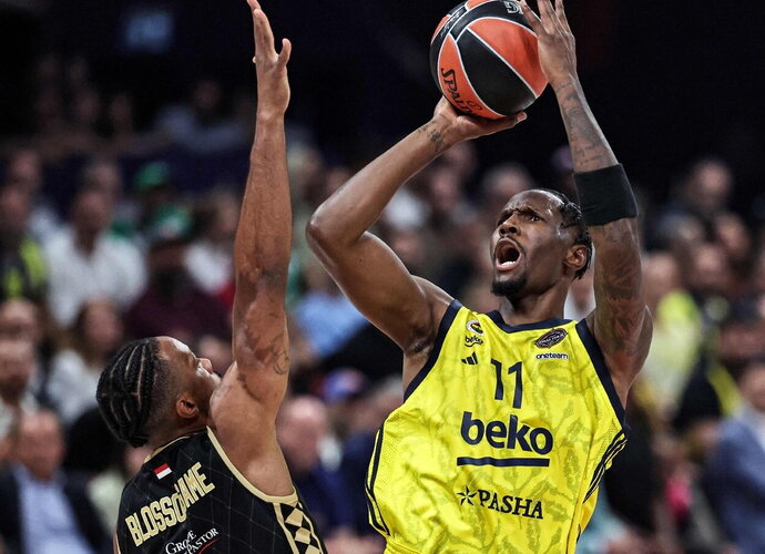 N.Hayesas-Davisas išvyksta į NBA (Scanpix nuotr.)