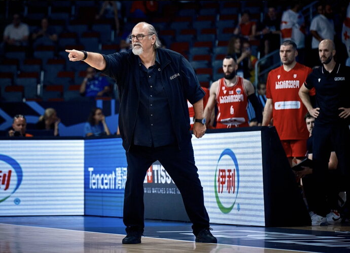 A.Džikičius atvedė komandą į ketvirtfinalį (FIBA nuotr.)