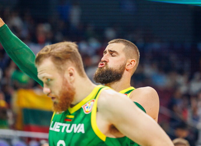 J.Valančiūnas galingai pradėjo rungtynes (BNS nuotr.)