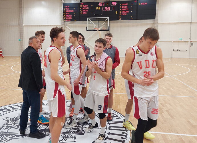 VDU pasiekė pergalę pirmajame mače