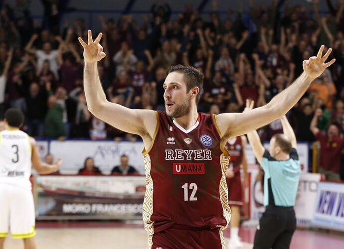 G.Orelikas tarpusavio dvikovoje rezultatyvumu pranoko A.Kulboką (FIBA Europe nuotr.)