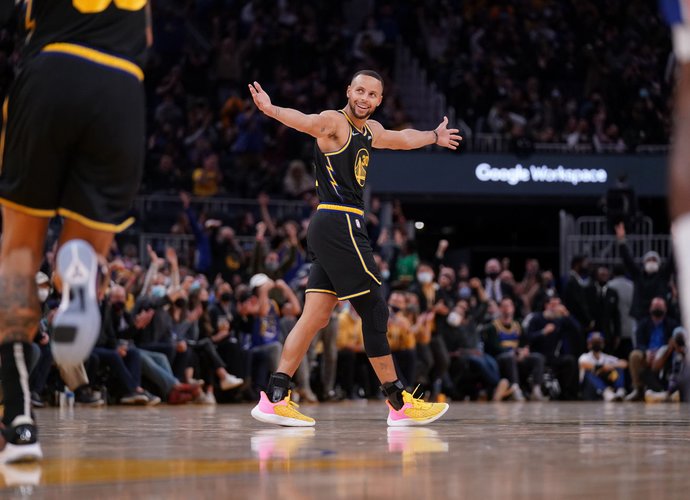 S.Curry žygiuoja link MVP trofėjaus (Scanpix nuotr.)