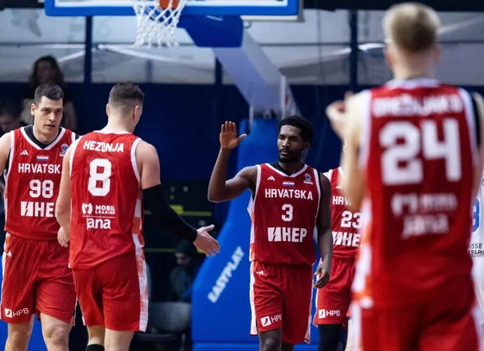 M.Hezonja ir J.Smithas neatnešė kritiškai svarbios pergalės (FIBA nuotr.)