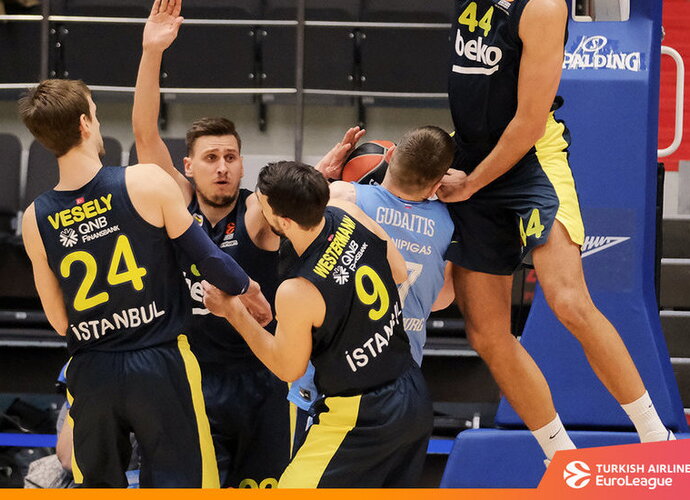 „Fenerbahče“ buvo iššvaisčiusi pranašumą, bet atsitiesė