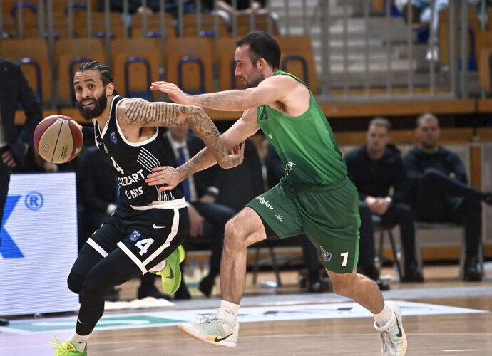 D.Washingtonas vienas tempė komandą