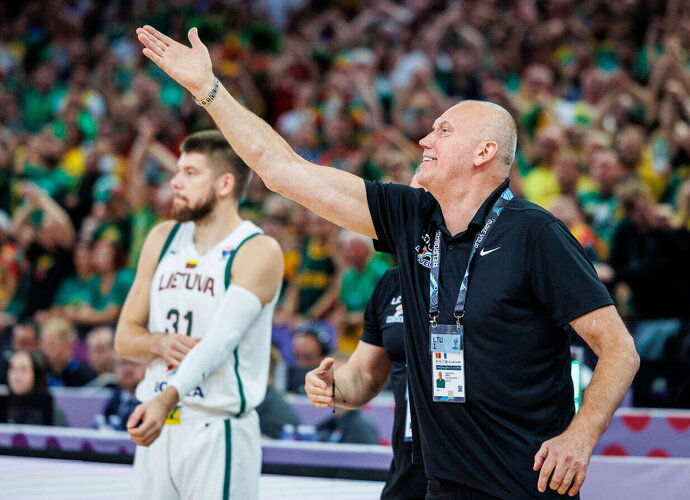 R.Kurtinaitis apžvelgė rungtynes (BNS nuotr.)