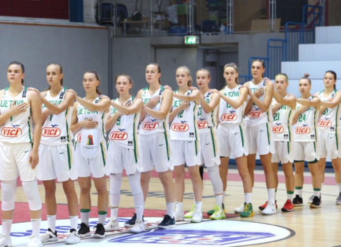 Aštuoniolikmetės pralaimėjo Izraelio bendraamžėms (FIBA nuotr.)