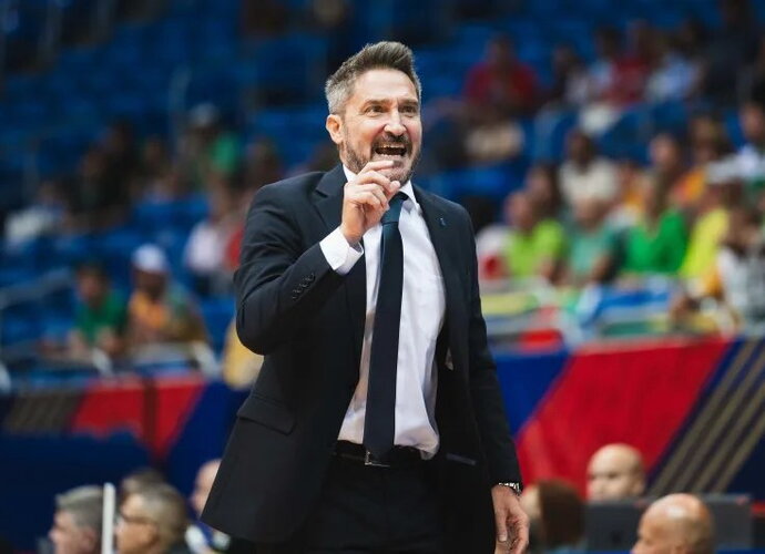 G.Pozzecco lieka prie rinktinės vairo (FIBA nuotr.)