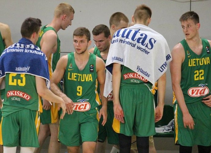 Dvidešimtmečiai laimėjo užtikrintai (LKF nuotr.)