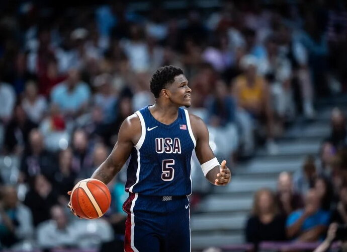 A.Edwardsas krepšinį gali iškeisti į amerikietišką futbolą (FIBA nuotr.)