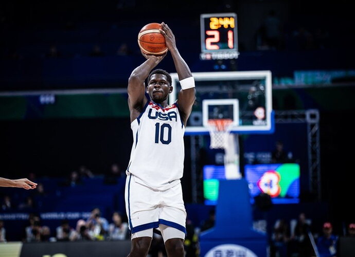 A.Edwardsas vedė amerikiečius į priekį (FIBA nuotr.)