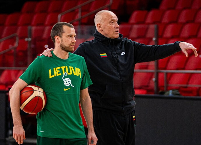 R.Kurtinaitis pradėjo darbus (LKF nuotr.)