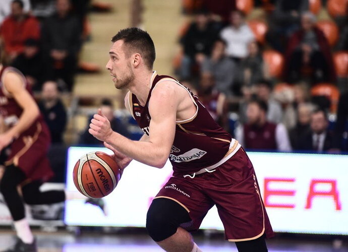 P.Valinskas nuostabiai atakavo iš toli (FIBA Europe nuotr.)