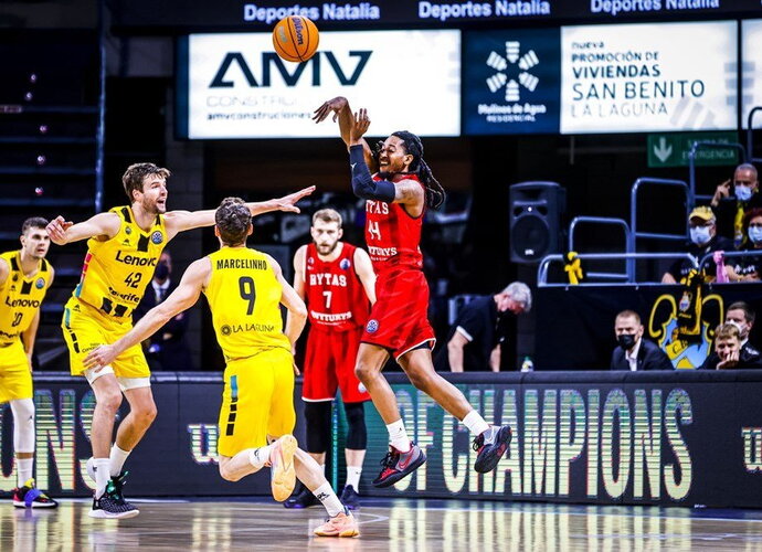 K.Smithas Tenerifėje bandė imtis iniciatyvos  (FIBA Europe nuotr.)