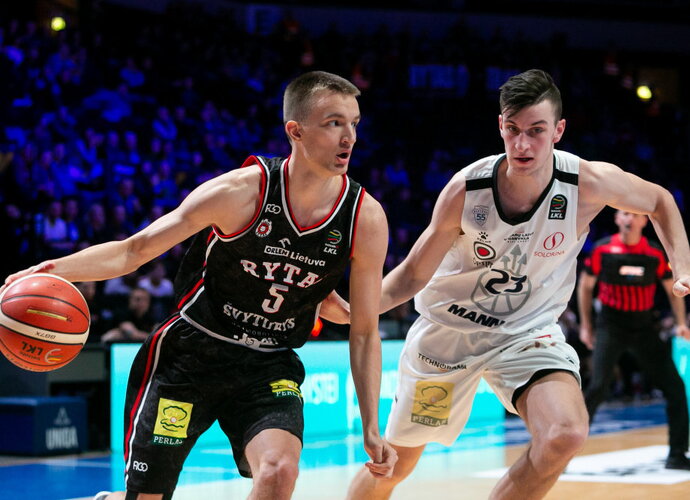 K.Giedraitis keliasi į Pasvalį (BNS nuotr.)