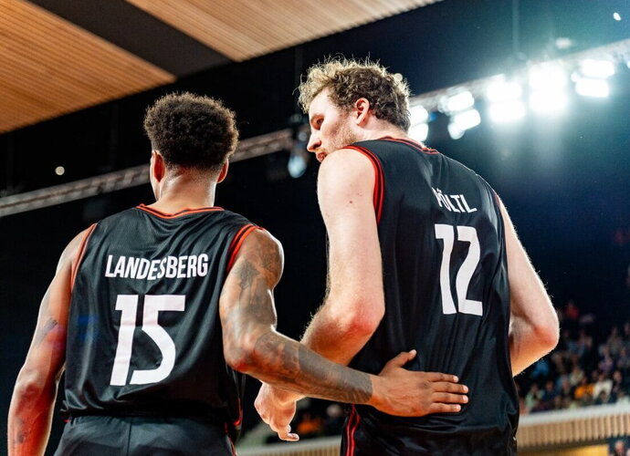 Austrų tandemas nuo pralaimėjimo neišgelbėjo (FIBA nuotr.)