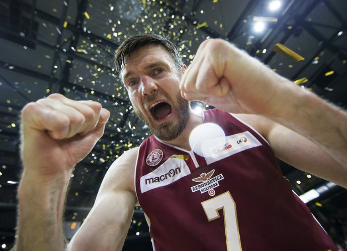 Darjušas Lavrinovičius teigė, kad komandai pasitikėjimo savimi davė pergalės prieš grandus (www.kavolelis.lt)