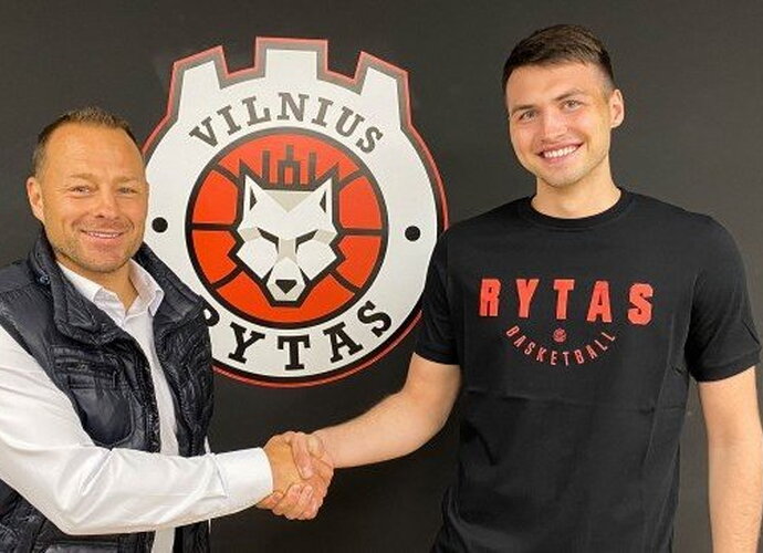 L.Uleckas keliasi į sostinę 