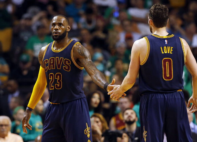 L.Jamesas ir K.Love'as yra tik dvi iš daugelio NBA finale žaisiančių žvaigždžių (Scanpix nuotr.)